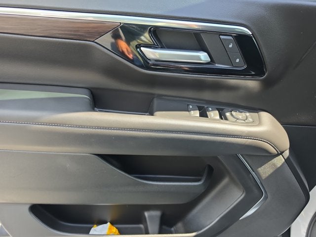 2025 Chevrolet Suburban LS