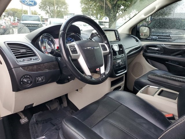 2016 Chrysler Town & Country Touring