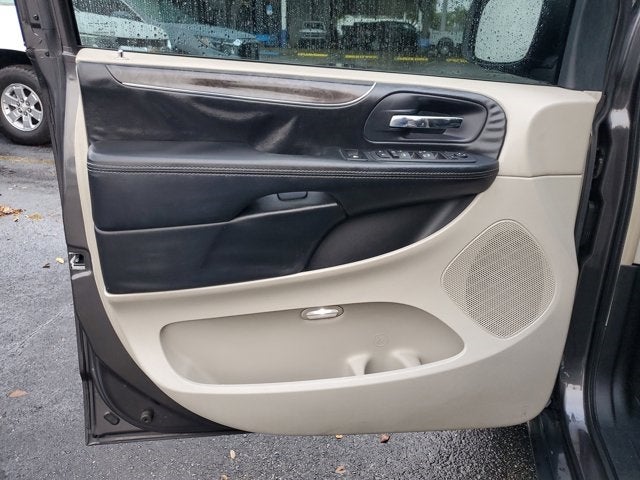 2016 Chrysler Town & Country Touring