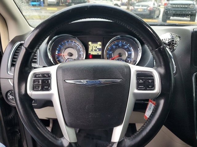 2016 Chrysler Town & Country Touring