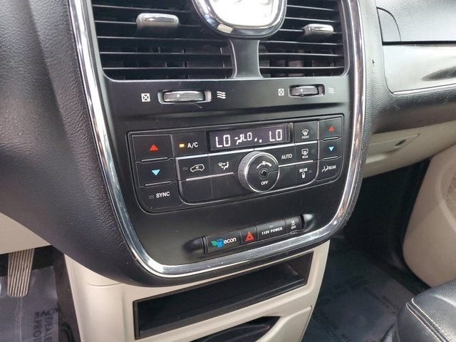 2016 Chrysler Town & Country Touring