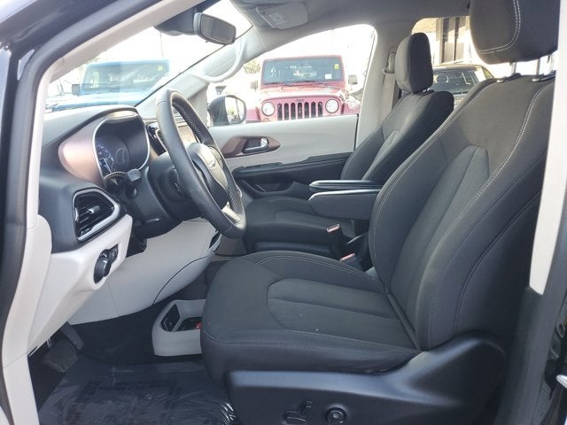 2024 Chrysler Voyager LX