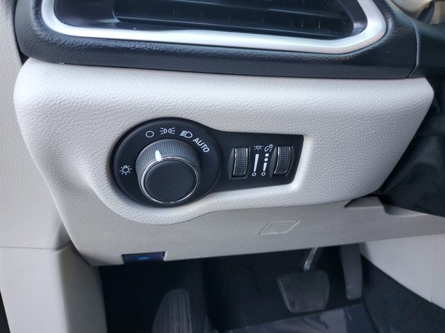 2024 Chrysler Voyager LX