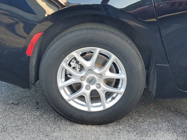 2024 Chrysler Voyager LX