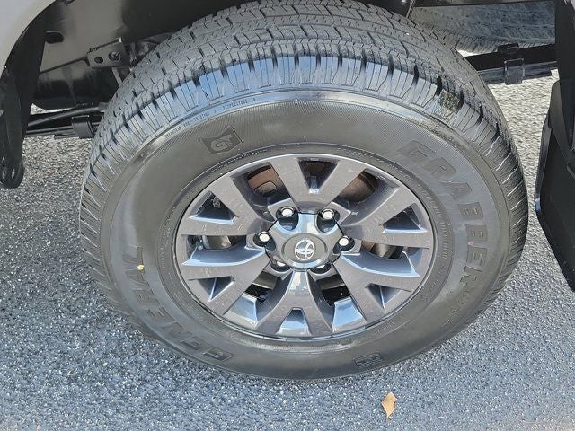 2022 Toyota Tacoma SR5 V6