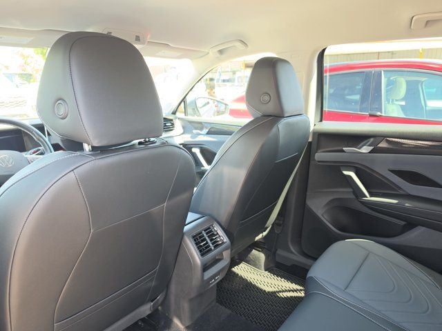 2025 Volkswagen Tiguan 2.0T SE
