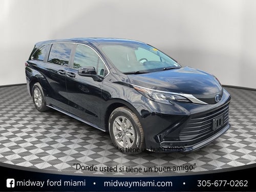 2025 Toyota Sienna LE 8 Passenger