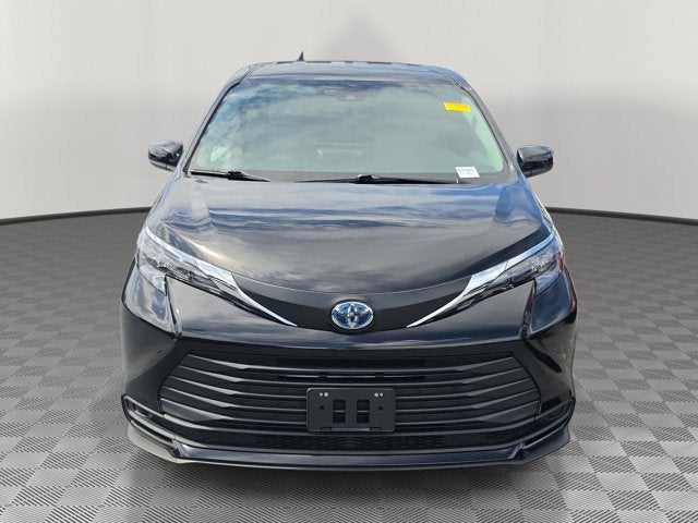 2025 Toyota Sienna LE 8 Passenger