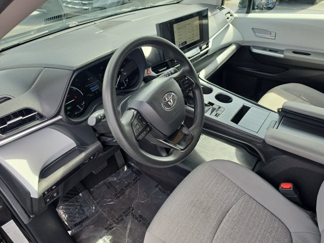 2025 Toyota Sienna LE 8 Passenger