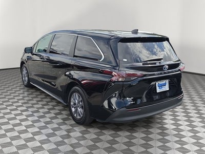 2025 Toyota Sienna LE 8 Passenger