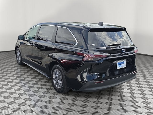 2025 Toyota Sienna LE 8 Passenger
