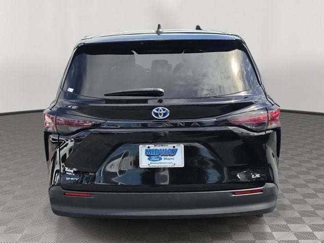 2025 Toyota Sienna LE 8 Passenger