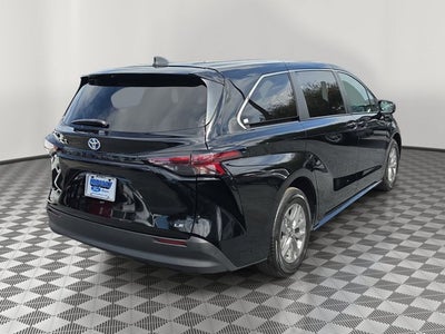 2025 Toyota Sienna LE 8 Passenger