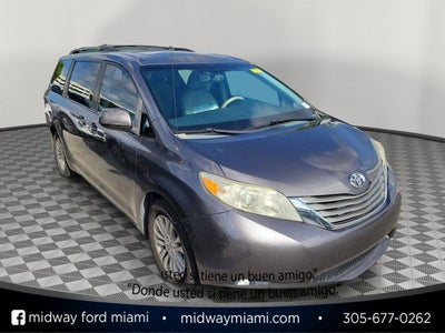 2014 Toyota Sienna XLE 8 Passenger