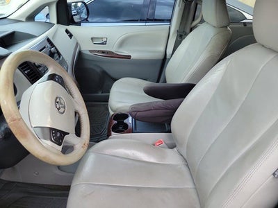 2014 Toyota Sienna XLE 8 Passenger