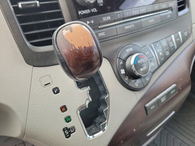 2014 Toyota Sienna XLE 8 Passenger