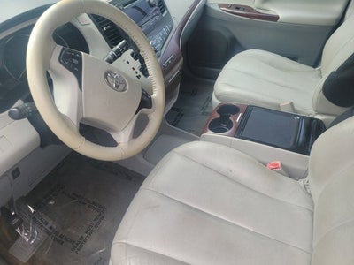 2014 Toyota Sienna XLE 8 Passenger