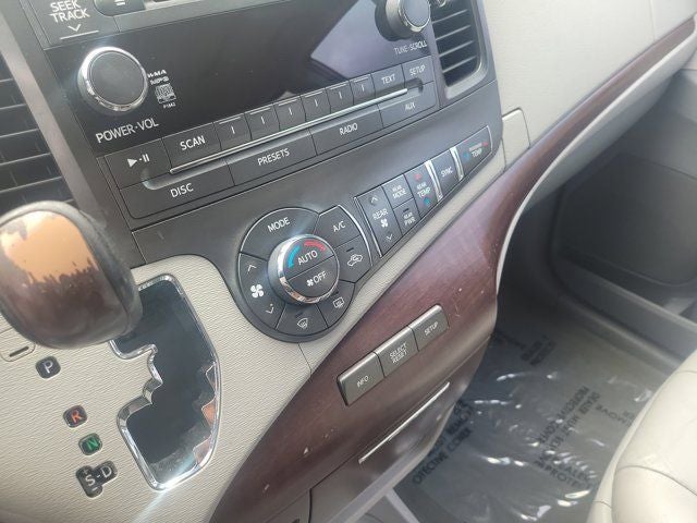 2014 Toyota Sienna XLE 8 Passenger