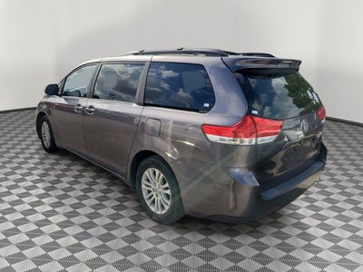 2014 Toyota Sienna XLE 8 Passenger