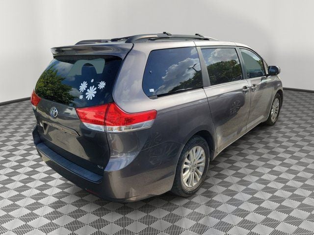 2014 Toyota Sienna XLE 8 Passenger