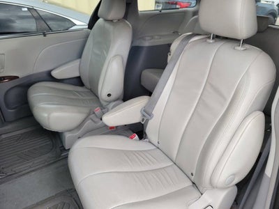 2014 Toyota Sienna XLE 8 Passenger