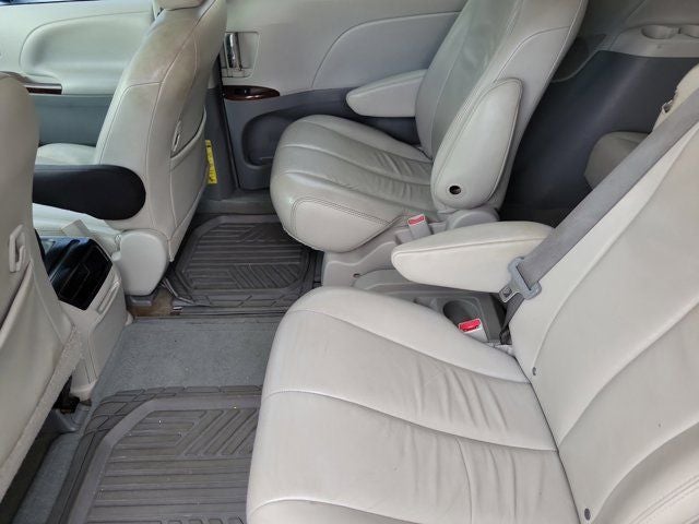 2014 Toyota Sienna XLE 8 Passenger