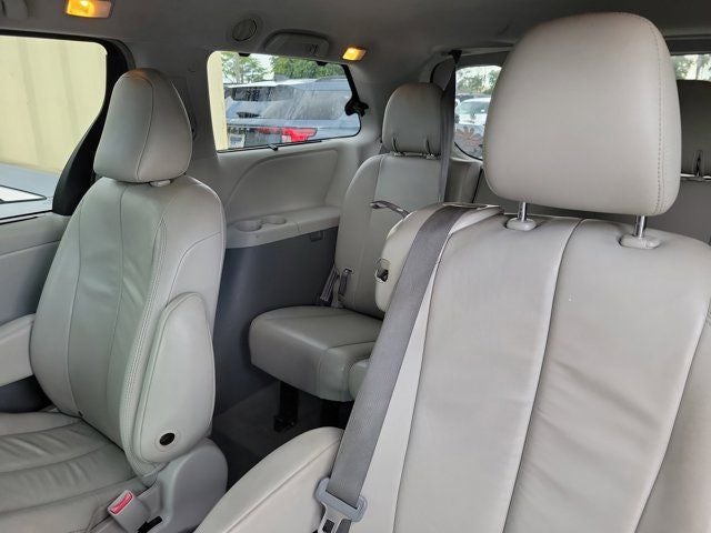 2014 Toyota Sienna XLE 8 Passenger