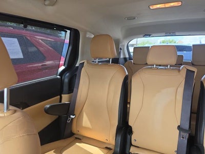 2024 Kia Carnival EX