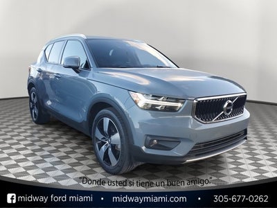 2021 Volvo XC40 Momentum