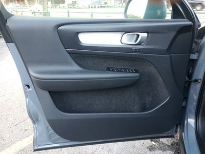 2021 Volvo XC40 Momentum