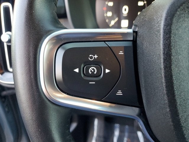 2021 Volvo XC40 Momentum