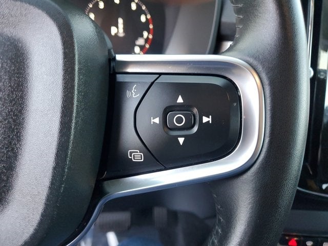 2021 Volvo XC40 Momentum