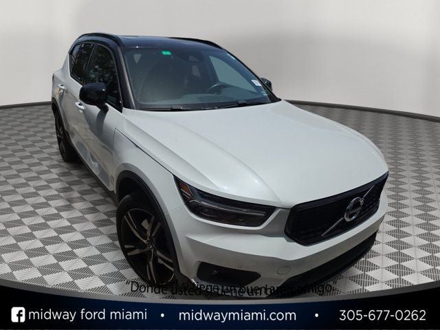 2022 Volvo XC40 R-Design T-4