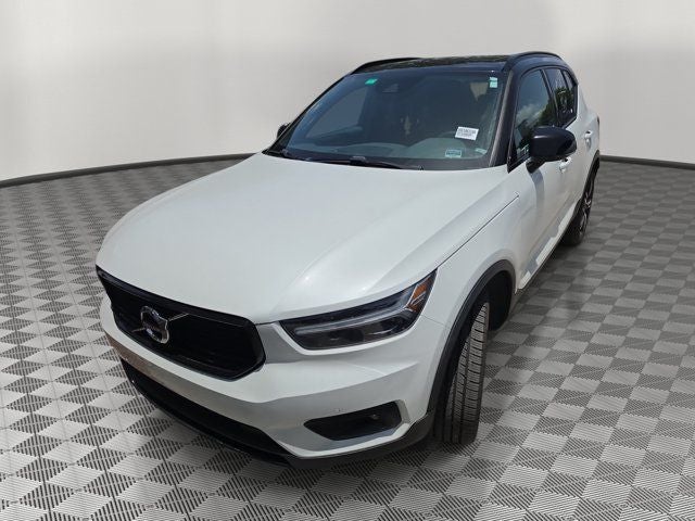 2022 Volvo XC40 R-Design T-4