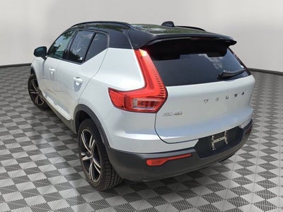 2022 Volvo XC40 R-Design T-4