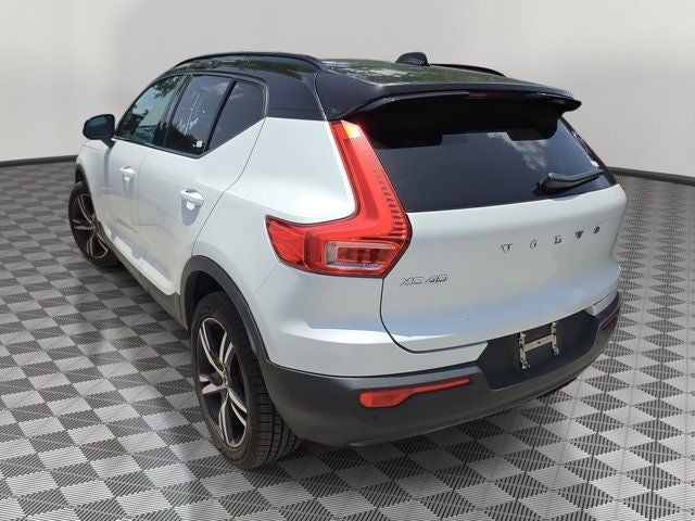 2022 Volvo XC40 R-Design T-4