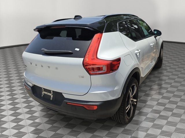 2022 Volvo XC40 R-Design T-4